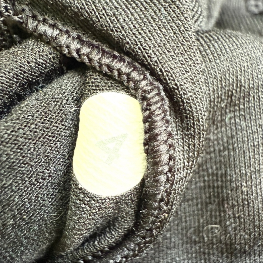 Lululemon Black Inner Heart Sports Bra Size 4 Activewear Athleisure Workout Gym - Picture 6 of 6